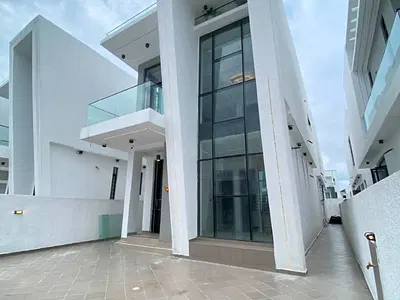 A Stunning 5 Bedroom Fully Detached Duplex with BQ & Pool
