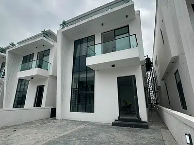 Gorgeous 5 Bedroom Fully Detached Duplex with a Room BQ