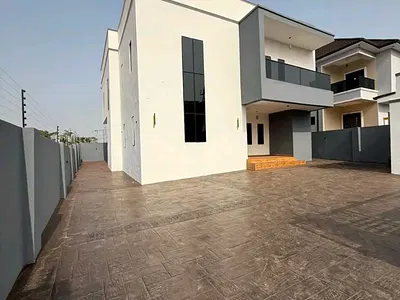 Luxurious House
