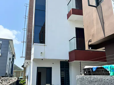 Well Built 5 Bed Detached Duplex with BQ in a Secure Environment