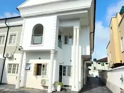 Luxury Spacious 3 Bedrooms Apartment with Excellent Facility