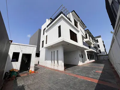Luxury 5 Bedroom House
