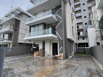 Contemporary 6 Bedroom Fully Detached Duplex
