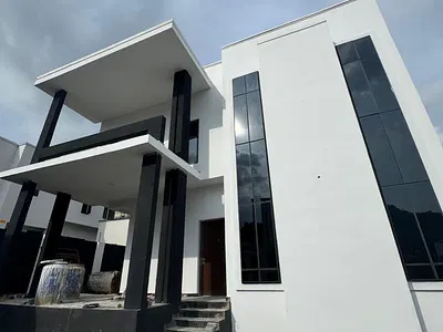 Newly-Built Luxury 4 Bedroom Duplex