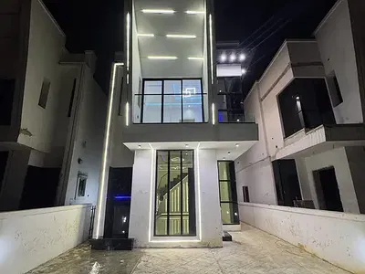 Newly Built 4 Bedroom Contemporary Duplex