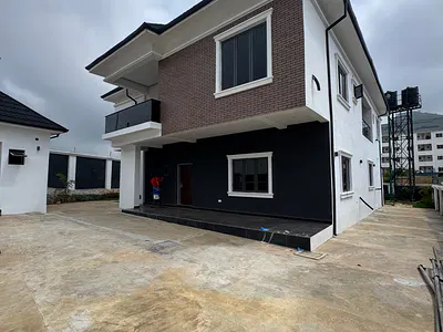 Newly Built and Tastefully Finished 3 Bedroom