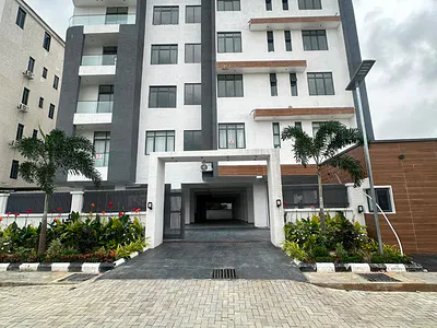 Exquisite Luxury Spacious 2 Bedroom Apartment with Swimming Pool, Elevator
