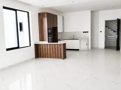 Contemporary 2- Bedroom Apartment