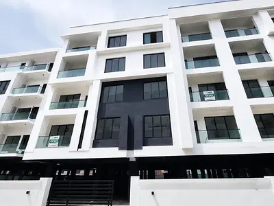 Contemporary 2- Bedroom Apartment