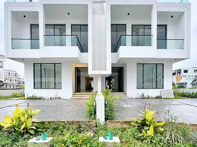 5 Bedroom Semi Detached Pool, Elevator, Cinema, Rooftop Terrace Duplex