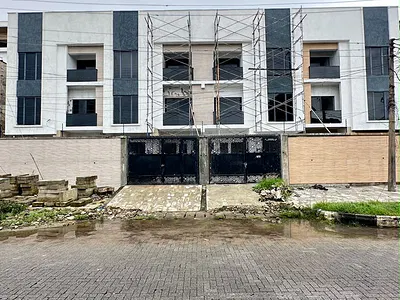 Uniquely-Built Spacious Luxury 4 Bedroom Terrace Duplex