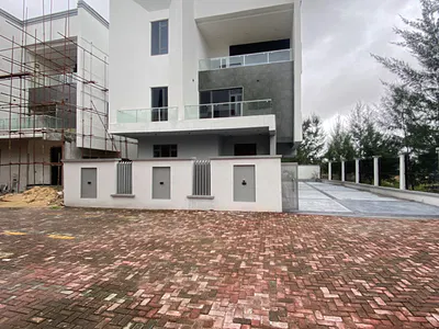 5 Bedroom Fully Detached Duplex with Swimming Pool