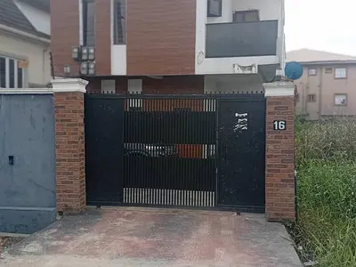 Very Decent 3 Bedrooms Flat Upstairs