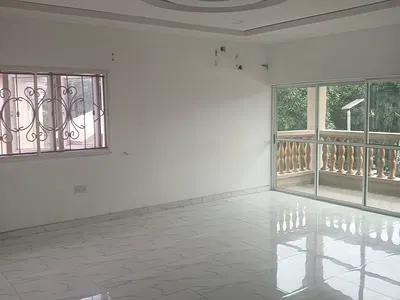 Vacant 3 Bedroom Apartment (Upstair)