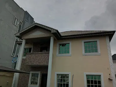 Spacious Ensuit 1 Bedroom Apartment Up Floor