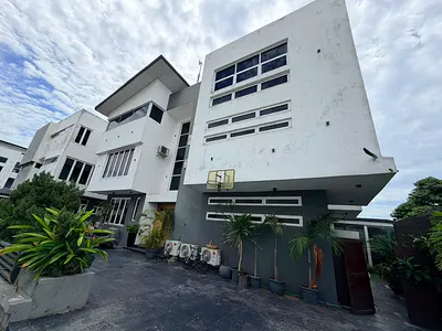 Luxury 5 Bedroom with BQ Acs Pool 24/7 Light
