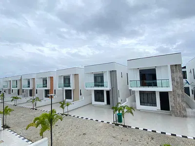 A Stunning & Fully Serviced 4 Bedroom Fully Detached Duplex with BQ