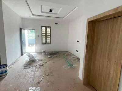 New Luxury 2 Bedroom Flat with Visitors Toilet and Kitchenettes