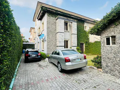 Luxury 4 Bedroom Semi Detached House with BQ
