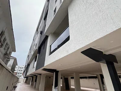 Gorgeous Brand New 2-Bedroom Maisonette Duplex with Fitted Kitchen, Ac