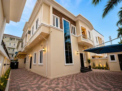 A Spacious 5 Bedrooms Detached Duplex
