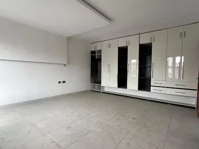 Elegantly Built 5 Bedroom Maisonette with BQ
