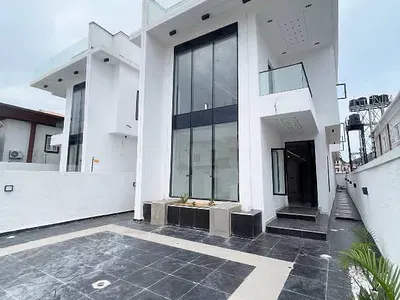 Distress Luxury 5 Bedroom Fully Detached Duplex