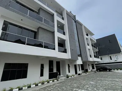 3 Bedroom En-Suite Flat with 1 Room BQ