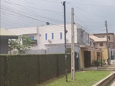 A Solid Smooth Land on a Corner.