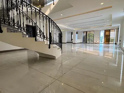Exquisite and Ultra-Luxury 5-Bedroom Maisonette Penthouse