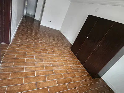 Beautifully Standard Self-Contained Upstairs with 2 Toilet