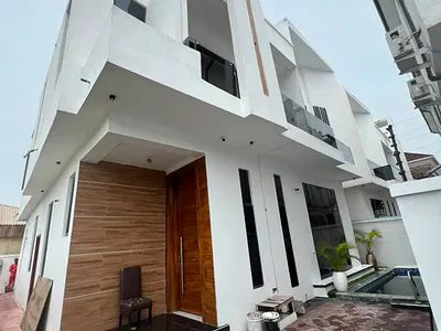 Exquisite 5-Bedroom Fully Detached Duplex with BQ (Back Unit)