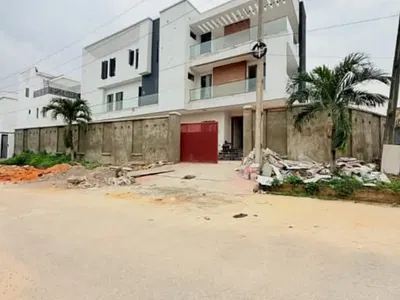 Newly Built 5-Bedroom Fully Detached Duplex with a BQ