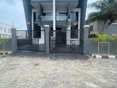 3 Bed Semi Detached Duplex with Luxury