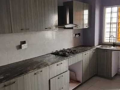 Spacious 3 Bedroom Apartment Upstairs
