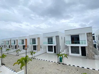 A Stunning & Fully Serviced 4 Bedroom Fully Detached Duplex with BQ