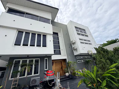 Serviced 5 Bed Semi Detached Duplex