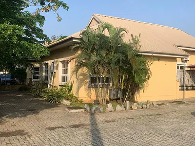 4 Bedroom All En-Suite Detached Bungalow in a Great Estate