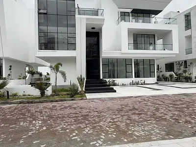 Luxury Automated 5 Bedrooms Mansion with Elevator & Cinema