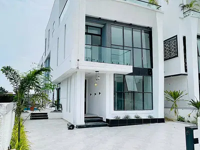 5 Bedroom Detached Duplex