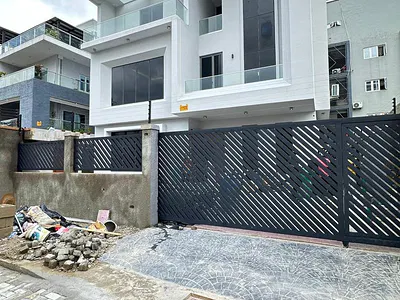 Stunning 5 Bedroom Detached Duplex with BQ