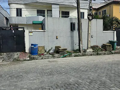 Well Fitted 4 Bed Semi Detached Duplex