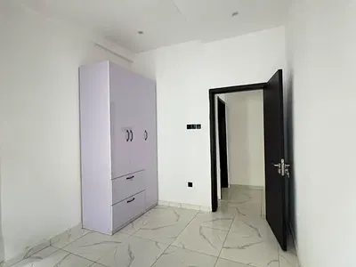 Beautiful 4 Bedroom Fully Detached Duplex for Family Residence!