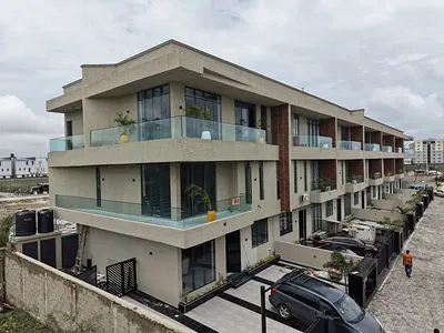 Luxury 5-Bedroom Terraced Duplex with BQ
