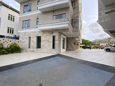 5 Bedroom Duplex with a BQ, Pool, Cinema