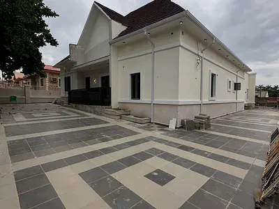 New 4 Bedroom Detached Bungalow + 1 Bed & 1 Selfcon BQ