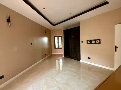 Well Maintained 2 Bedroom Apartment with Installed Ac