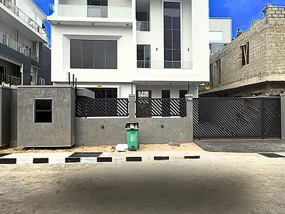 5 Bedroom Detached Duplex