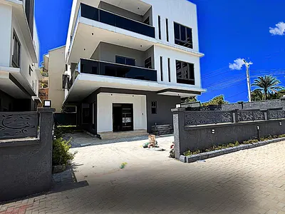 6 Bedroom Detached Duplex