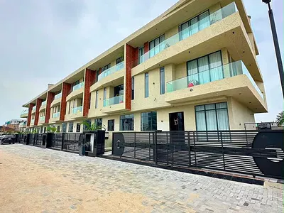 Exquisite Spacious Luxury 5 Bedroom Terrace with Self Compound